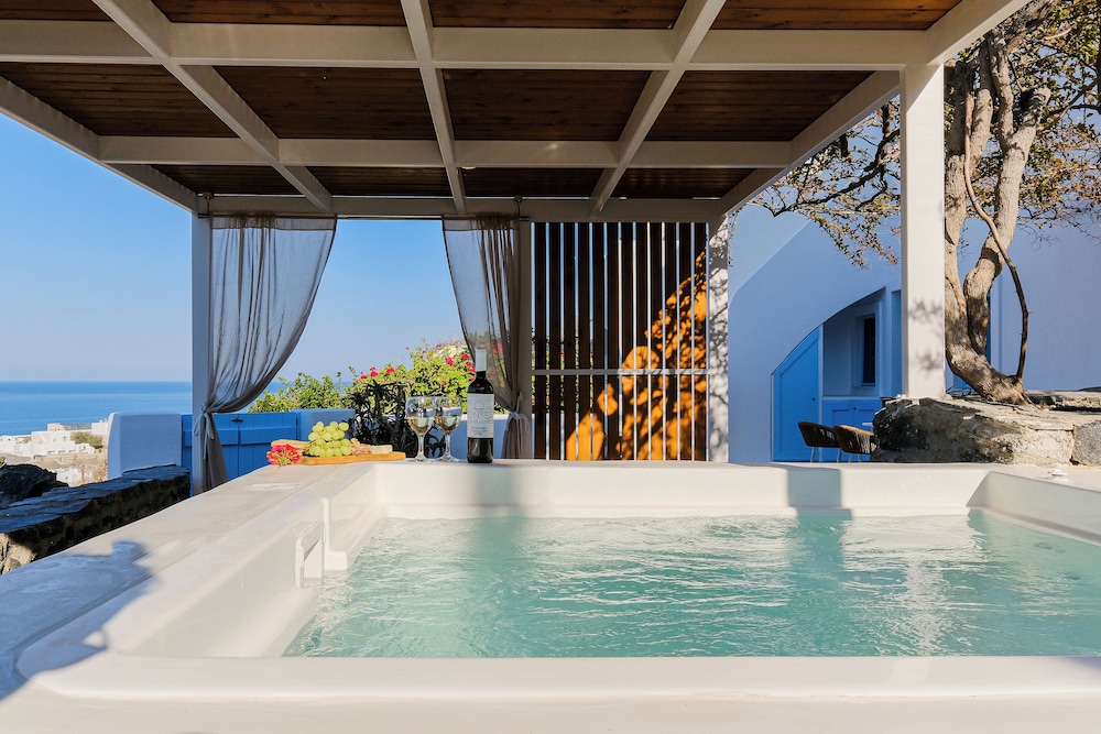 Suite with Sea View and Outdoor Heated Jacuzzi