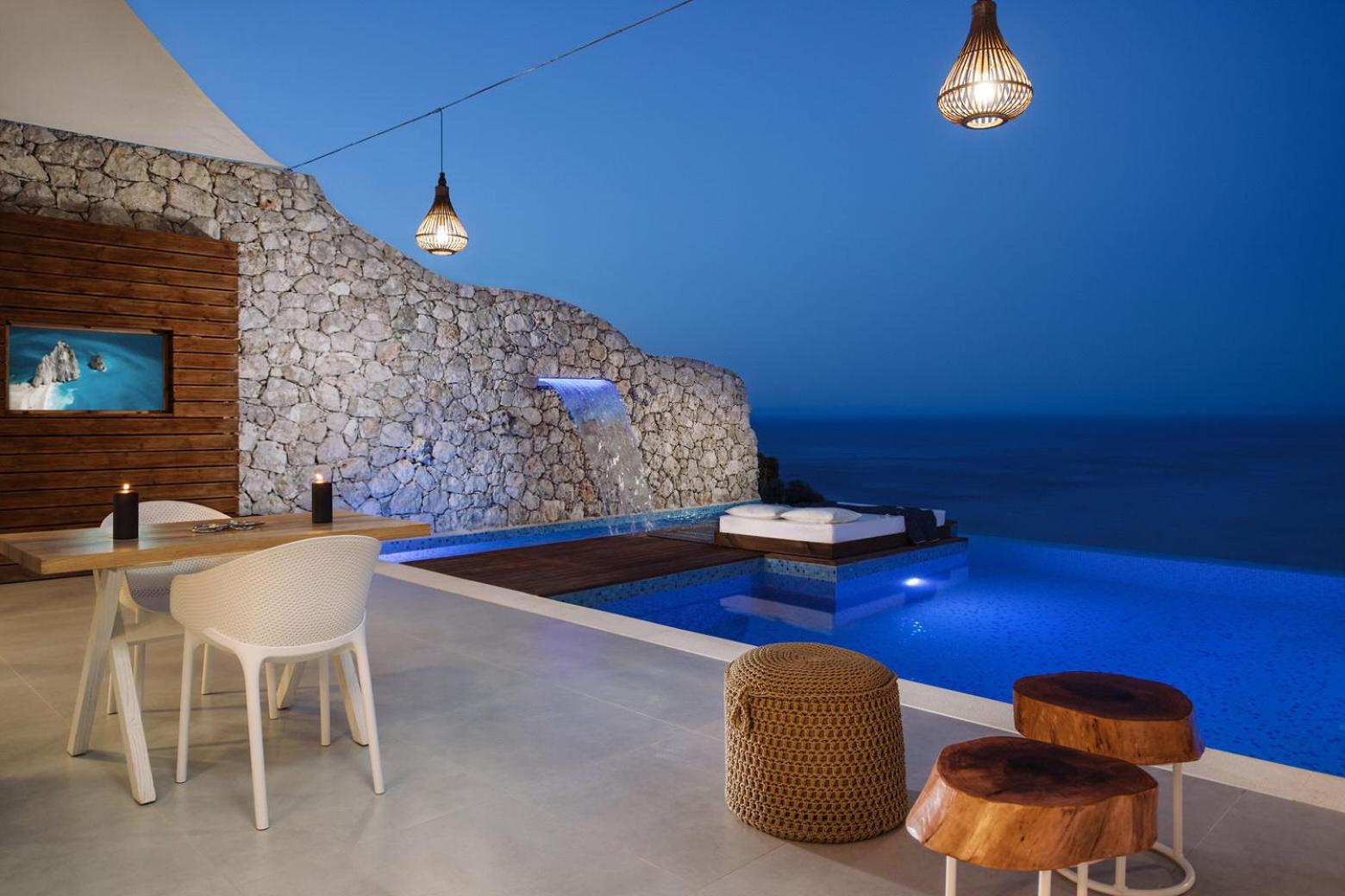 Cave Suite with Sea view photo 3