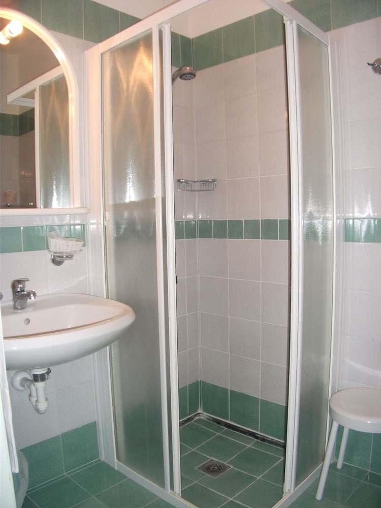 Family Triple Room - Photo 6