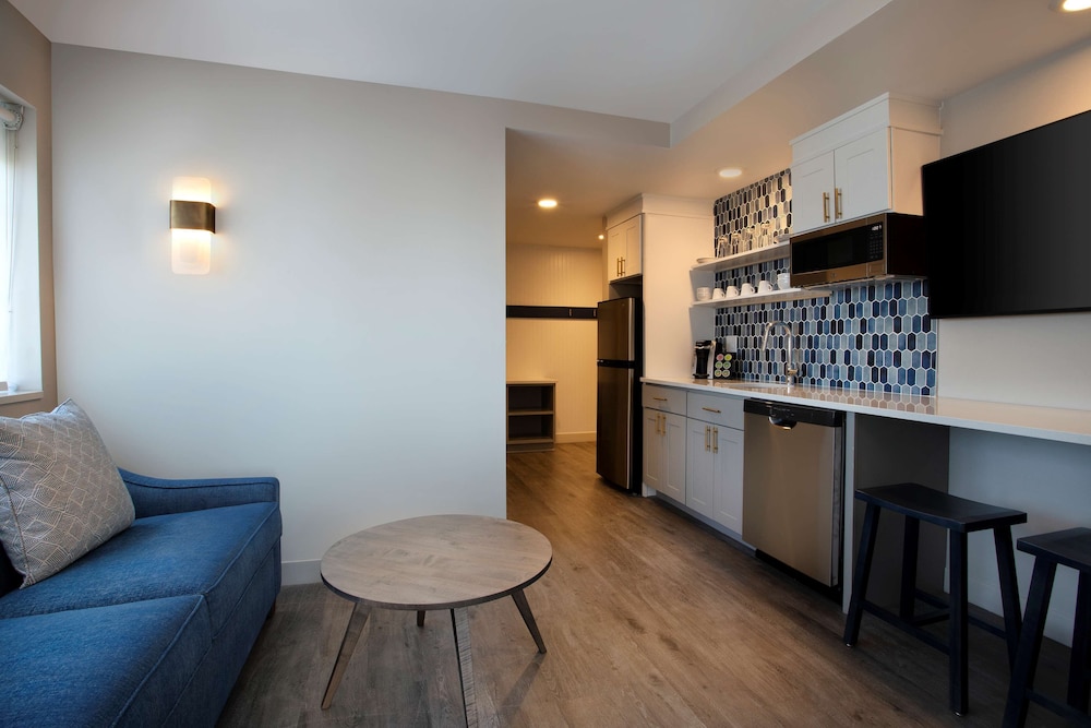 Suite, 2 Queen Beds, Non Smoking