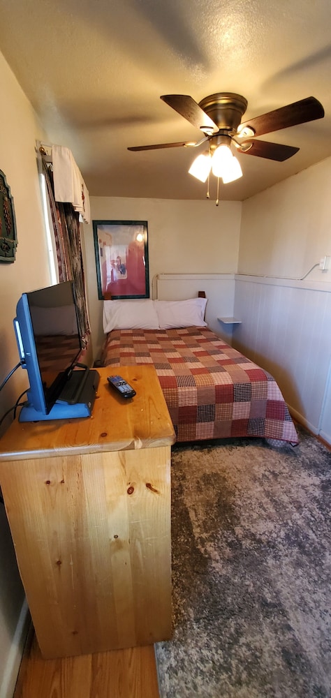 Standard Room With Queen And Double Beds photo 2