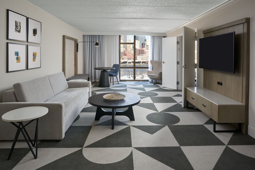 Suite, 1 Bedroom, City View - Photo 2