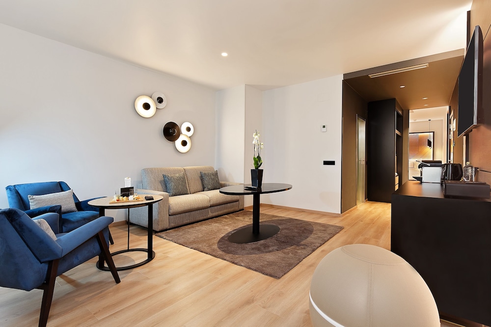 The Level, Suite