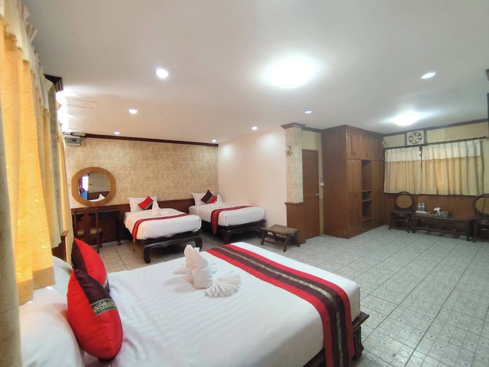 Deluxe Family Room with Air Conditioning (4 persons)