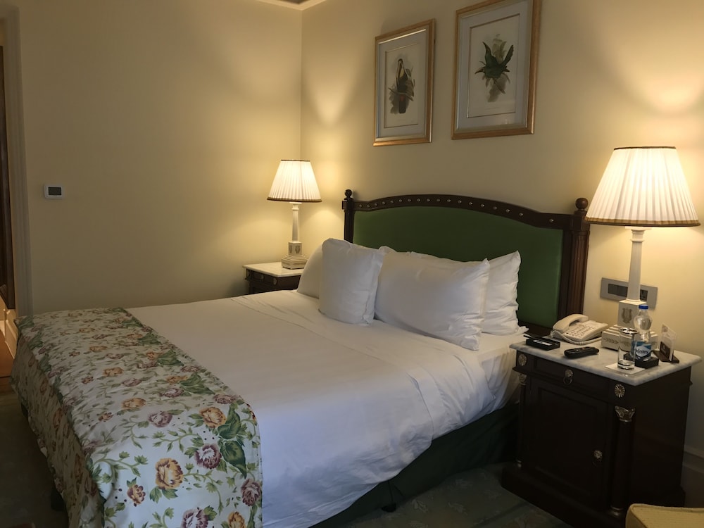Room, 1 Queen Bed, Smoking, Tower - Photo 9