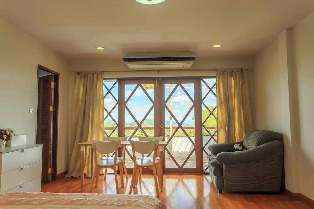 Three-Bedrooms Apartment (B) photo 1