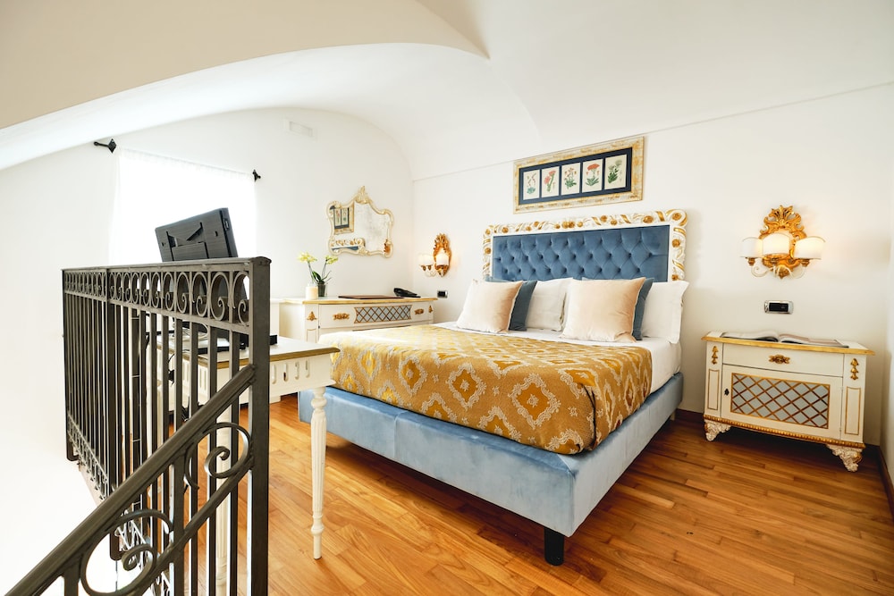 Grotto Suite