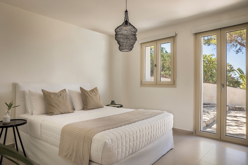 Luxury Two-Bedroom Residence with Sea View photo 2
