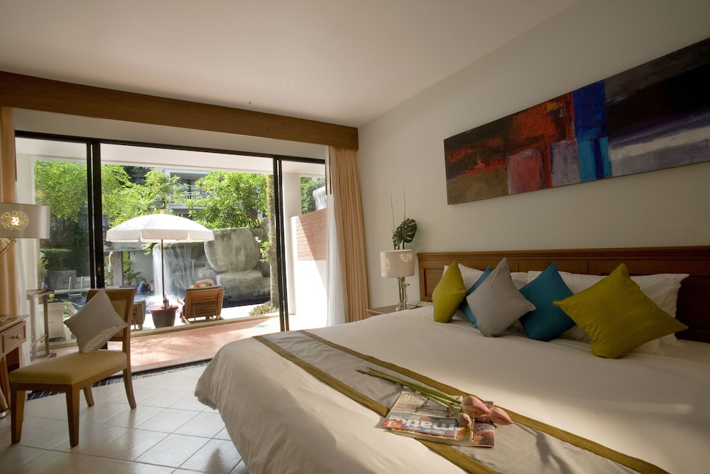 Deluxe Room with Pool Side - Photo 1
