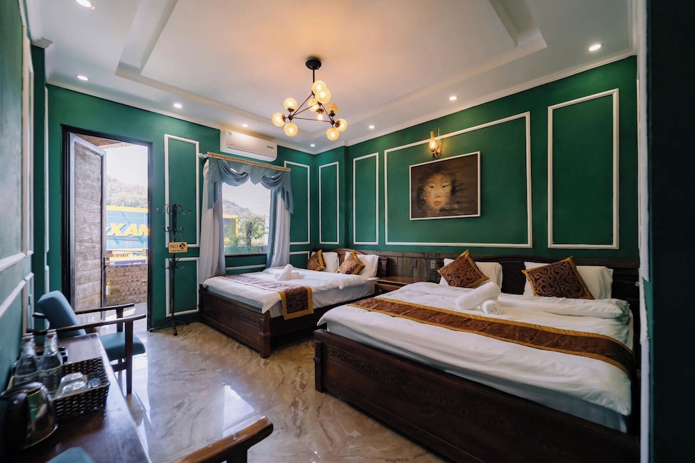 Panoramic Quadruple Room, Multiple Beds, Mountain View