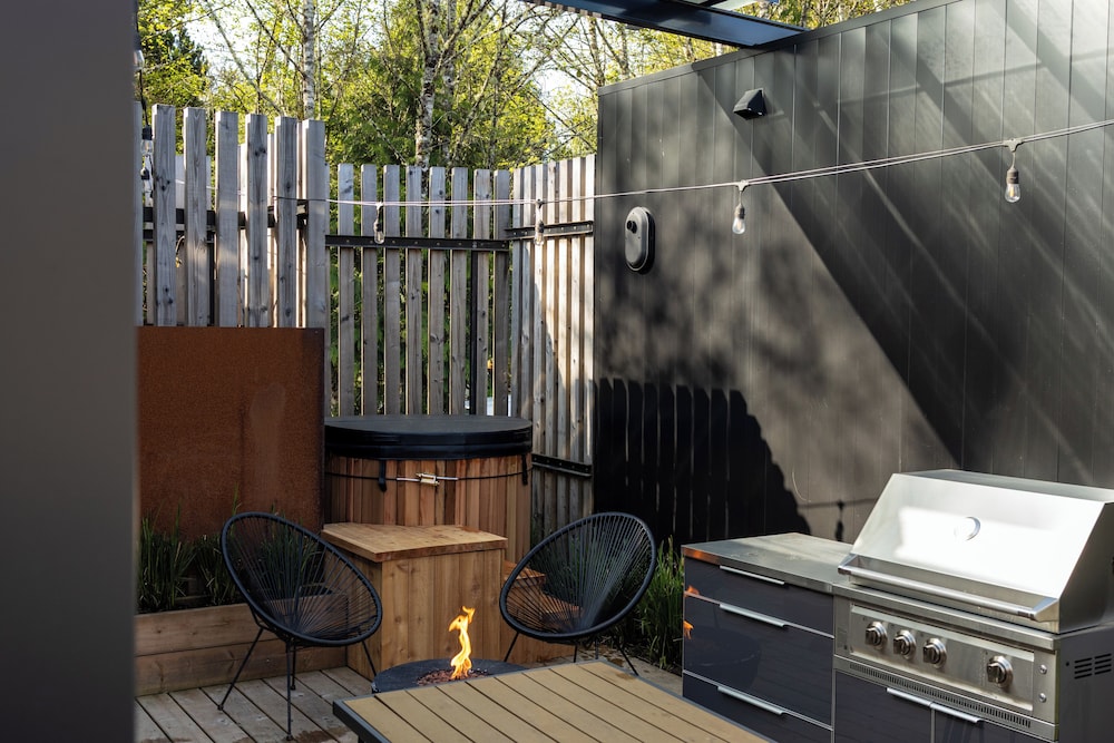 Deluxe Bungalow, Hot Tub photo 3