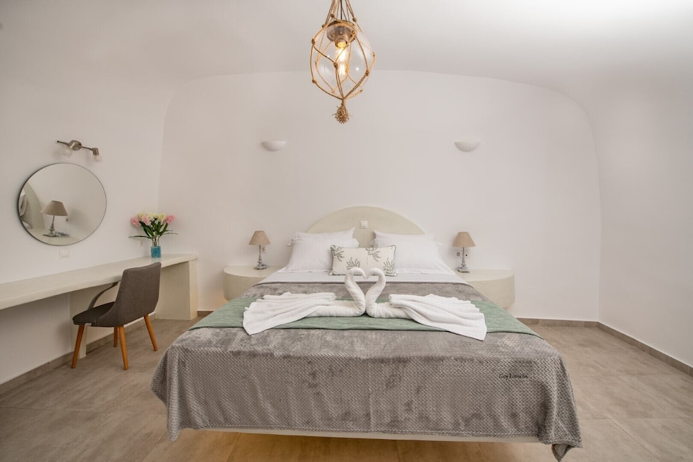 Deluxe Cave Suite, Jetted Tub, Sea View & Sunset View