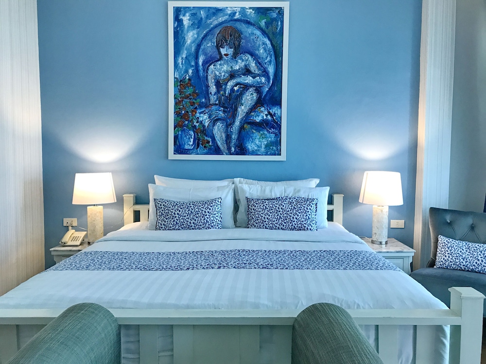Premium Deluxe 1 King, City View with Balcony - Photo 6