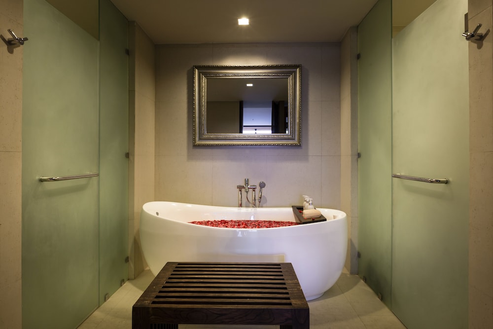 Grand Deluxe Room - Photo 14