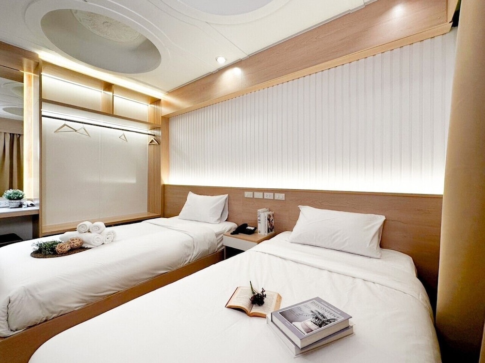 Deluxe Twin Room, Non Smoking, City View photo 2