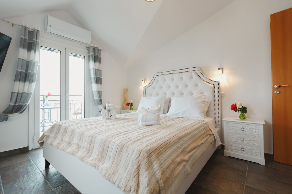 Honeymoon Suite, 1 King Bed with Sofa bed, Sea View, Sea Facing photo 3
