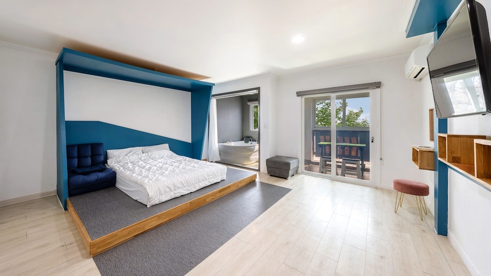 Basic Room, 1 Bedroom (B, Room 202 (Spa/Private BBQ))