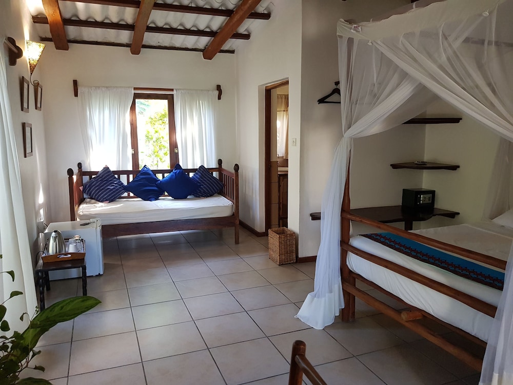 Suite, 3 Twin Beds (Courtyard Triple, Airport transfers) photo 2