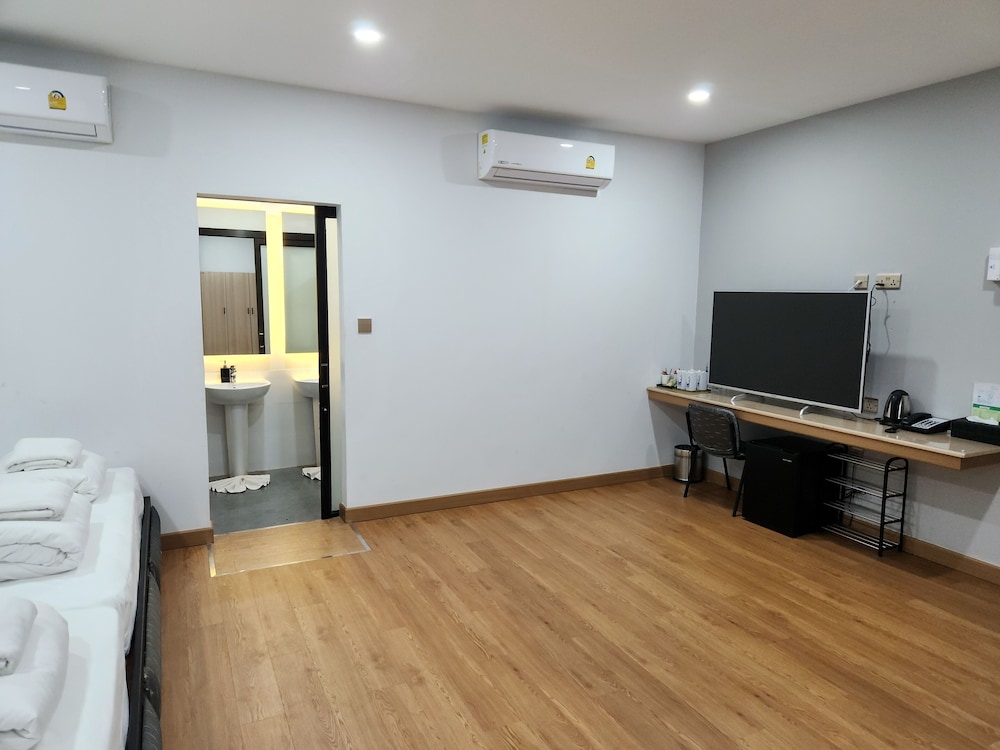 Family Room - Photo 4