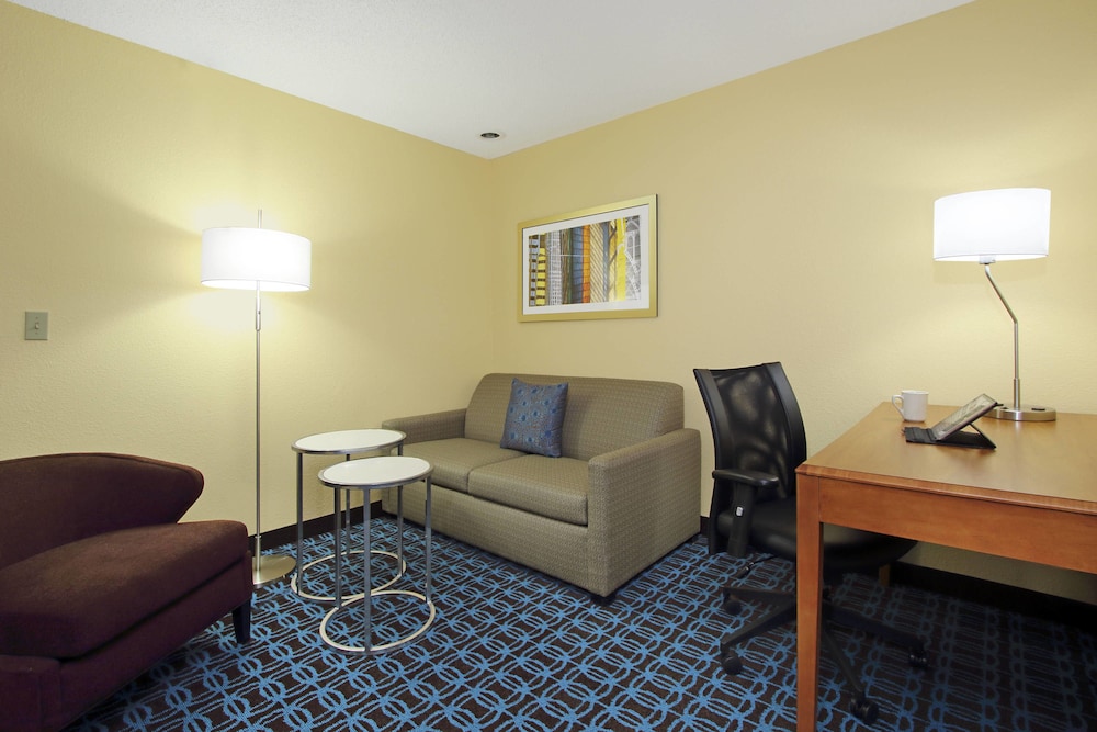 Executive Suite, 1 King Bed with Sofa bed photo 3