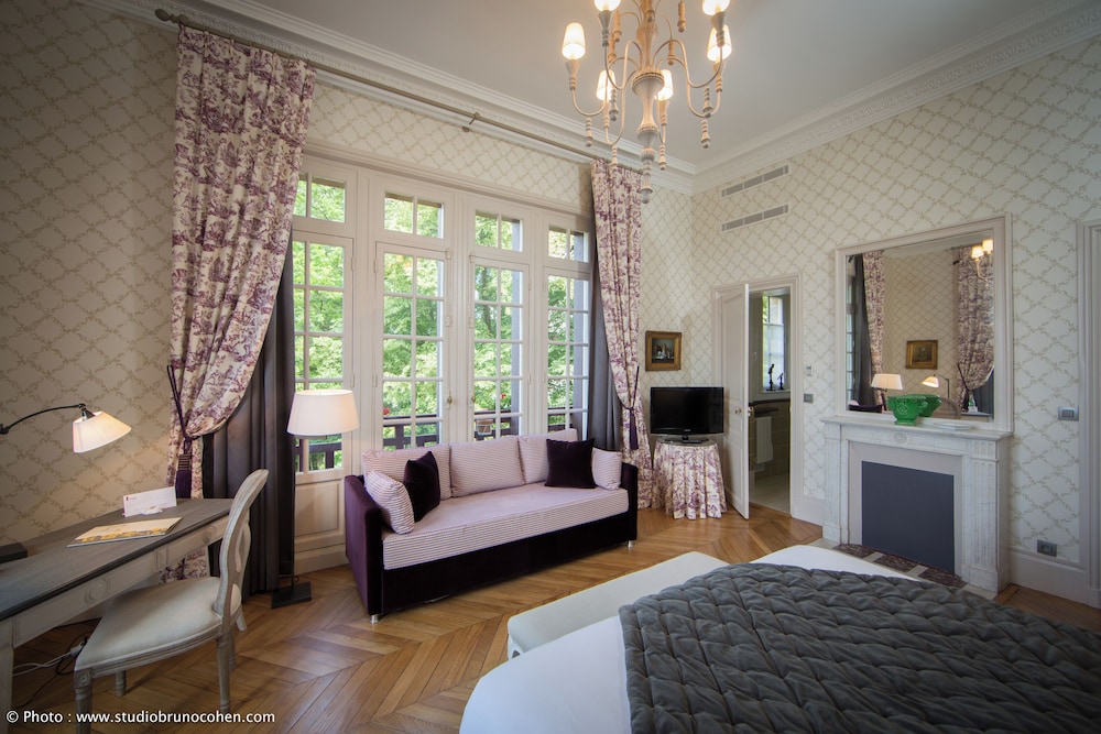 Suite, 1 Double Bed with Sofa bed photo 2
