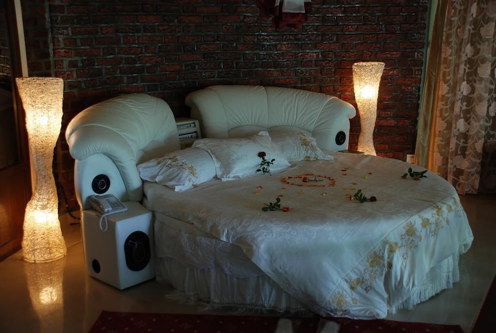 Deluxe Single Room, 1 Double Bed, Non Smoking, City View photo 1