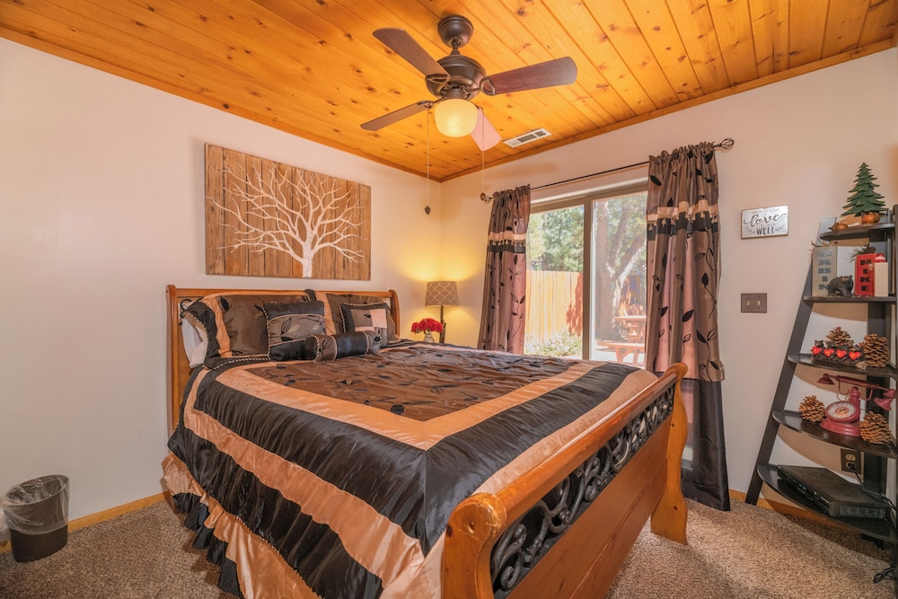 House, Multiple Beds, Patio, Mountain View photo 1