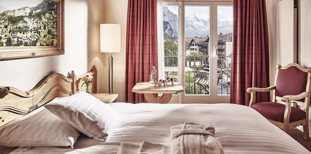 Deluxe Single Room, Balcony, Mountain View (Small Queen)