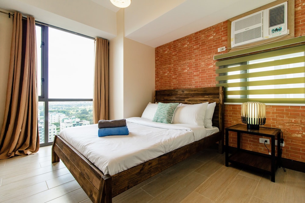 Exclusive Condo, 1 Queen Bed with Sofa bed, Lake View photo 3