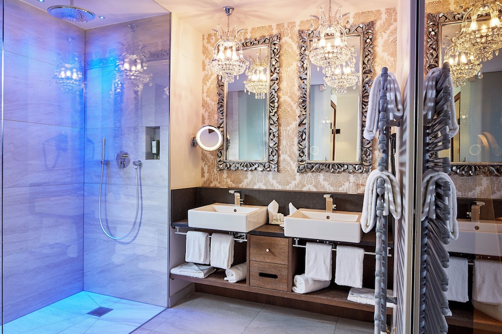 Suite schau Ludwig photo