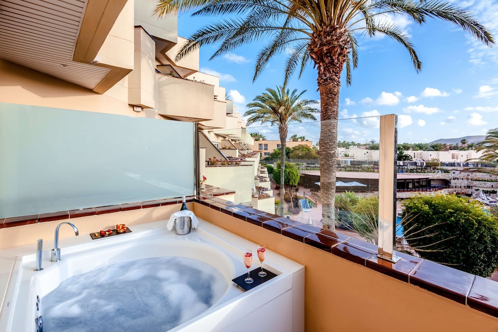 Suite, Jetted Tub