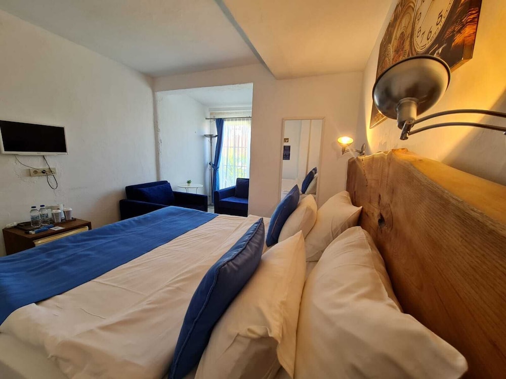 Standard Quadruple Room - Photo 11