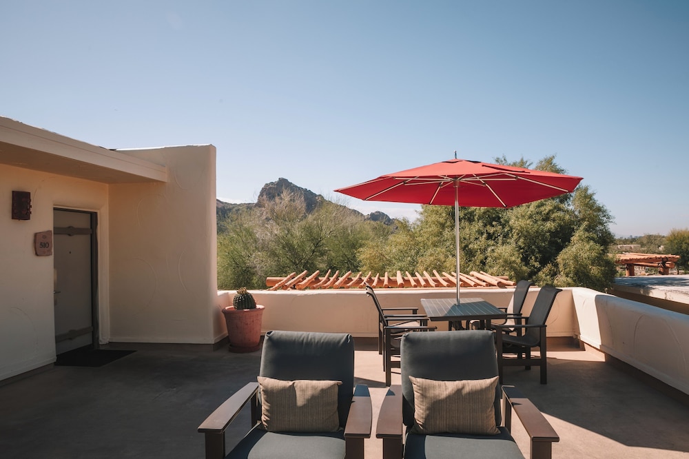 Suite, 1 Bedroom, Patio - Photo 2