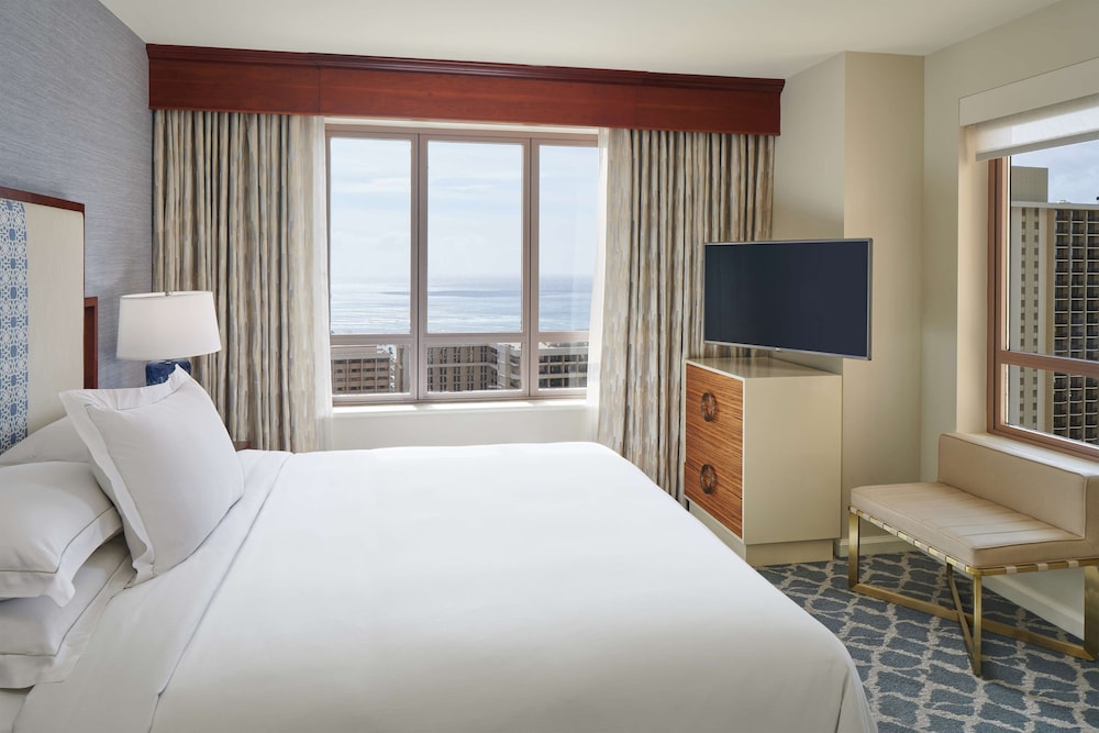 Suite, 2 Bedrooms, Accessible, Ocean View (Hearing, Bathtub)
