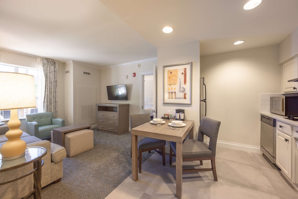 1 KING 2 QN 2 BEDROOM 2 BATH SUITE ACCESSIBLE WITH SLEEPER SOFA photo 1
