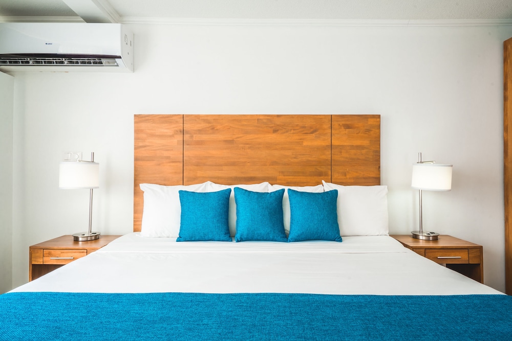 Junior Suite, 1 King Bed with Sofa bed, Kitchenette