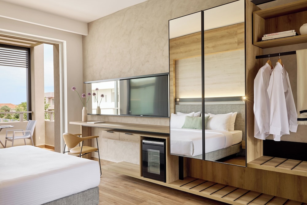 Classic Room, City View thumbnail 5