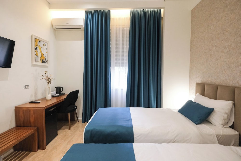 Romantic Double or Twin Room, Non Smoking, City View photo 1