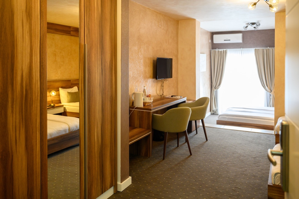 Basic Quadruple Room photo 1