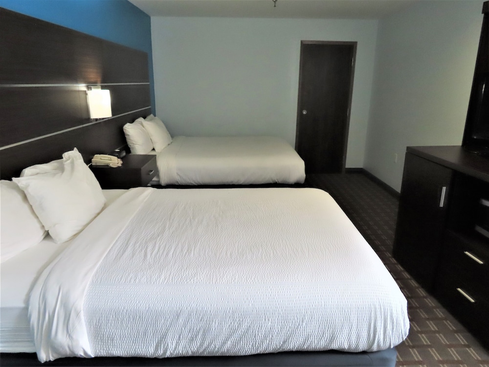 Standard Room, 2 Queen Beds photo 2