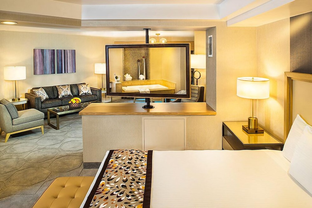 Petite Suite with Soaking Tub, Non - Smoking - Photo 1