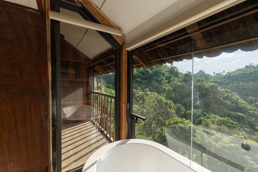 Deluxe Double Room, City View photo 3