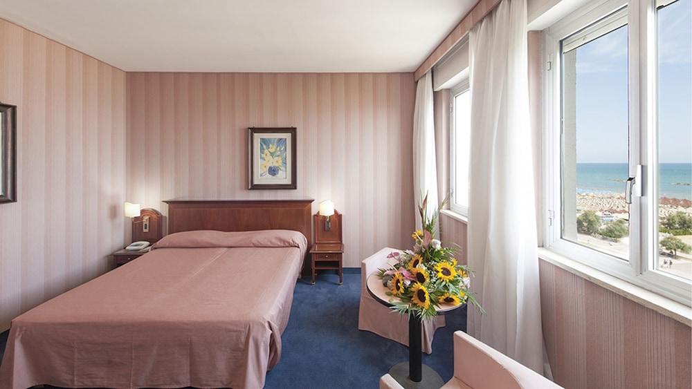 Standard Double or Twin Room, Sea View - Photo 13