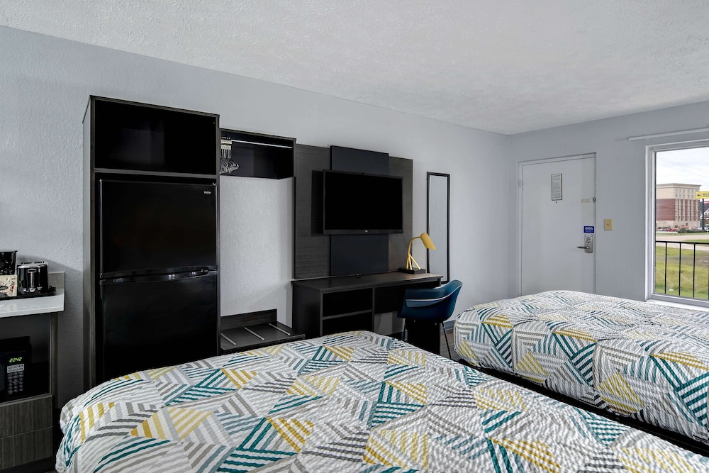 Standard Room, 2 Double Beds, Non Smoking, Kitchenette - Photo 3