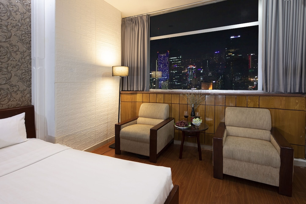 Family Quadruple Room, City View photo 2