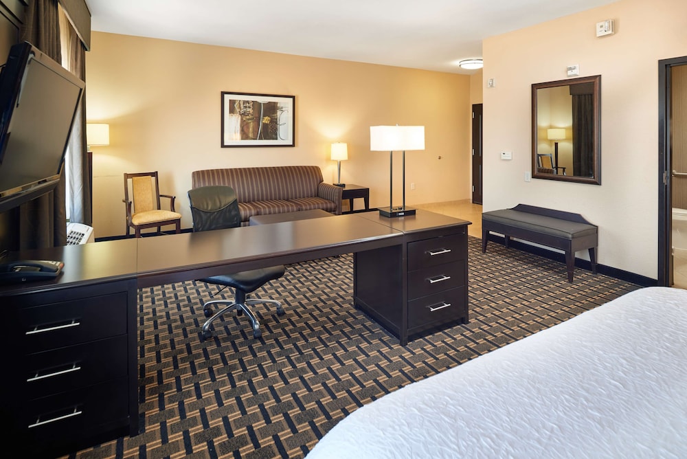 Suite, 1 King Bed, Accessible, Non Smoking - Photo 3