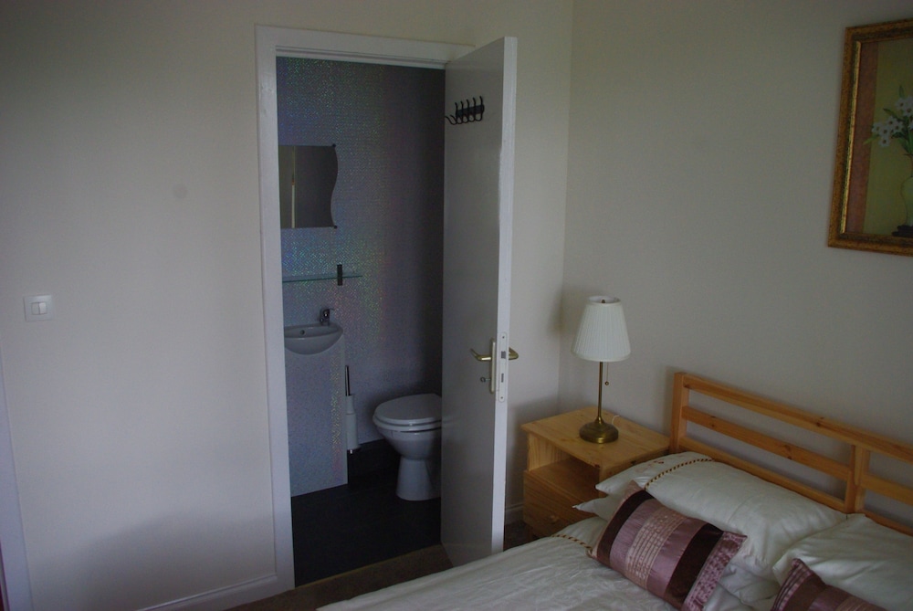 Comfort Double Room, Private Bathroom (Aishling) photo 1
