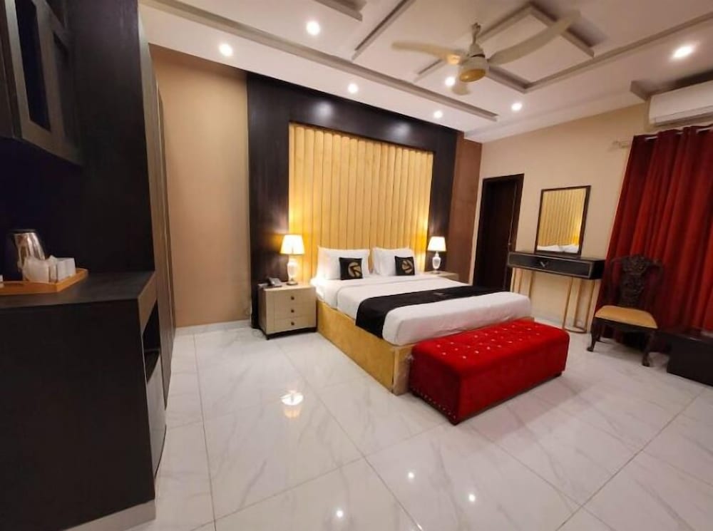 Executive Suite, City View