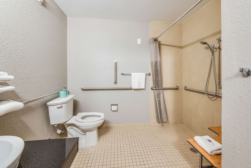 Deluxe Single Room, 1 Double Bed, Roll-in Shower, Non Smoking photo 1