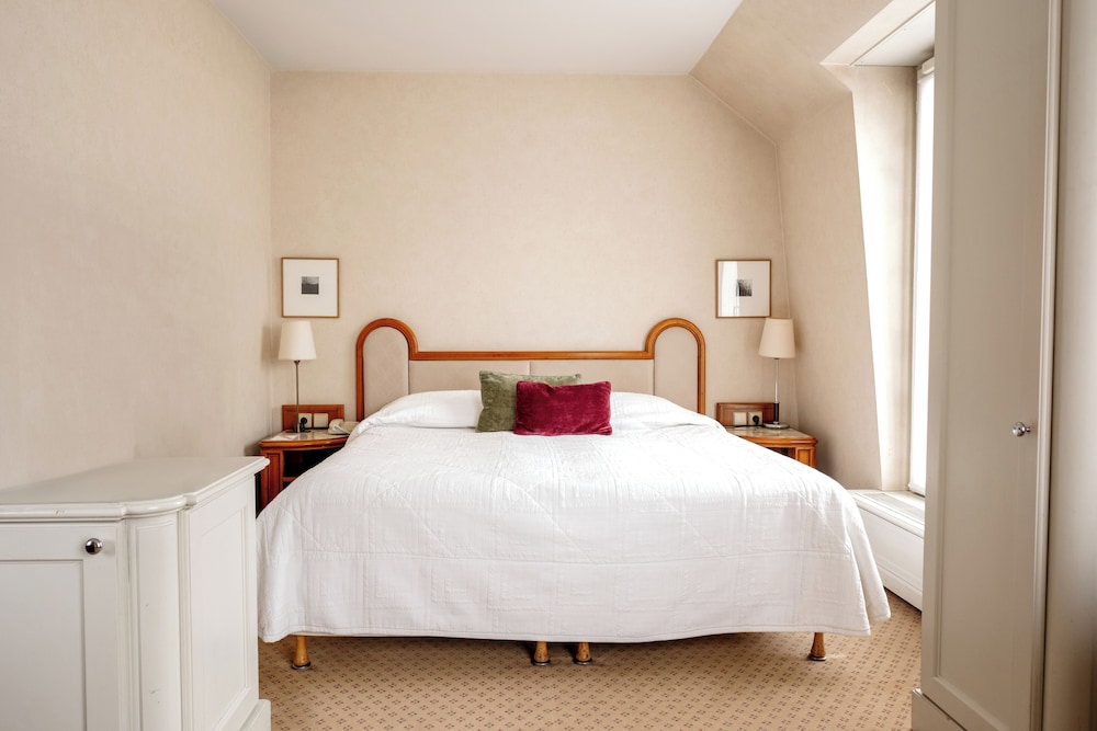 Superior Triple Room, Balcony, City View photo 1